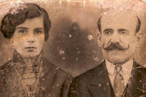 Antes — foto antiga com danos e arranhões