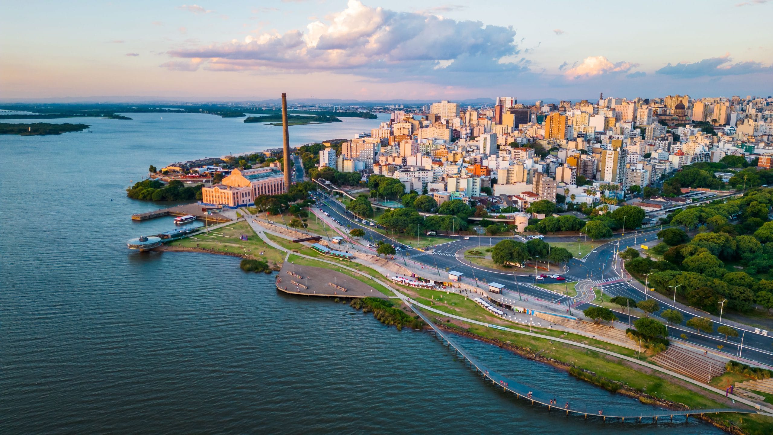 Porto Alegre RS — Avenida Carlos Gomes, Moinhos de Vento, 4º Distrito e Cais Embarcadero